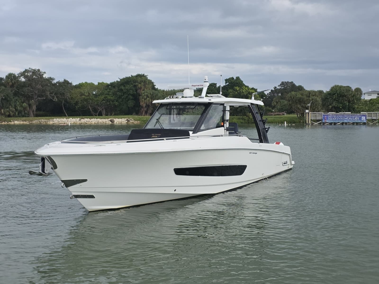 2021 Boston Whaler 420 Outrage BFT- Profile