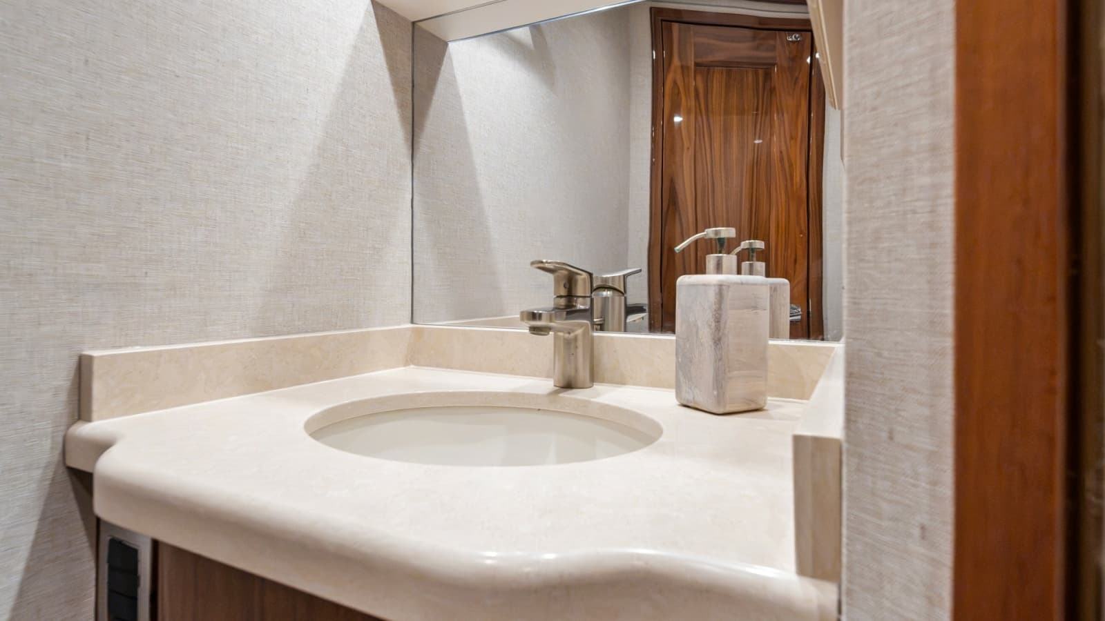 Elegant Vanity in Enclosed Head