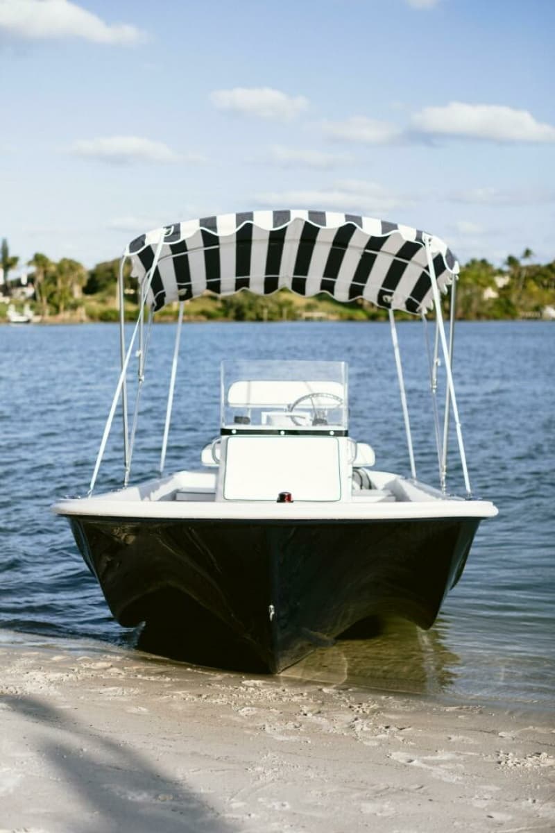 Palm Yachts 17 - Bow Profile