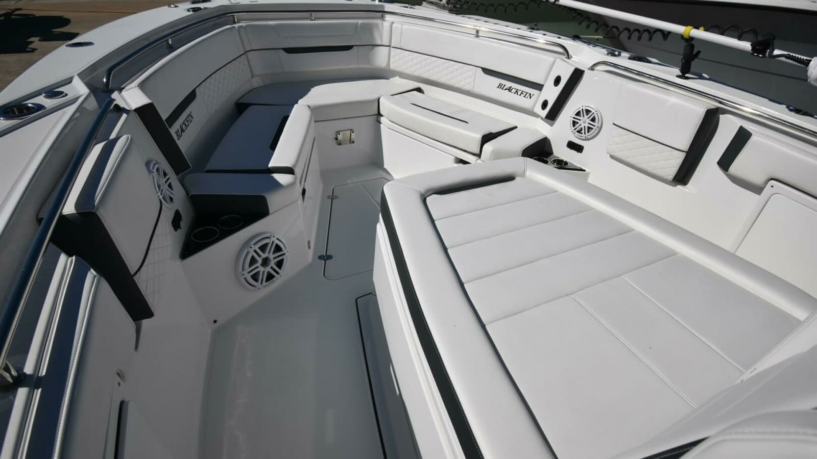 2021 Blackfin 332
