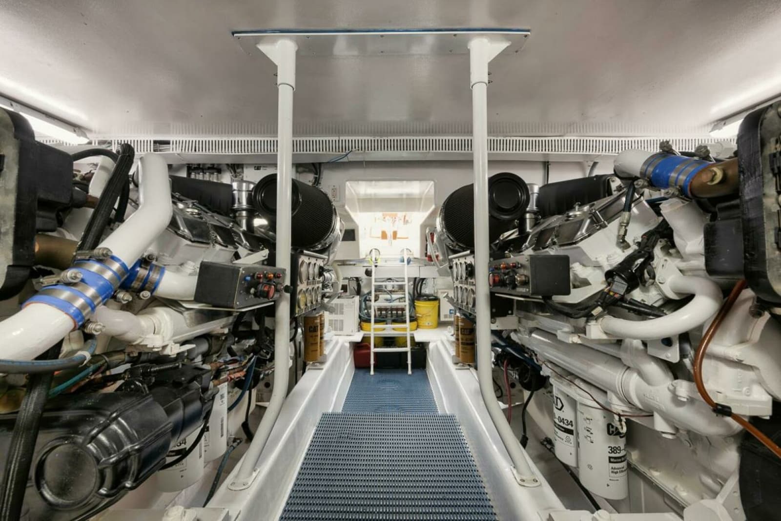 Ocean 73 UNCONQUERED - Engine Room