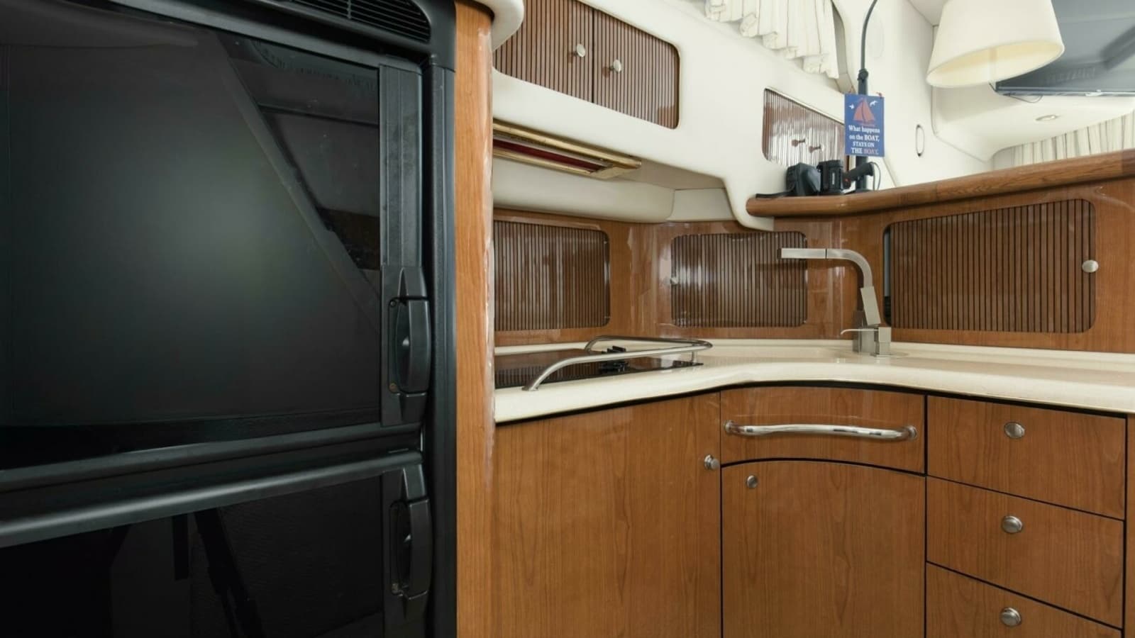 2000 40 Sea Ray 400 Sedan Bridge Silver Lining Galley (1)