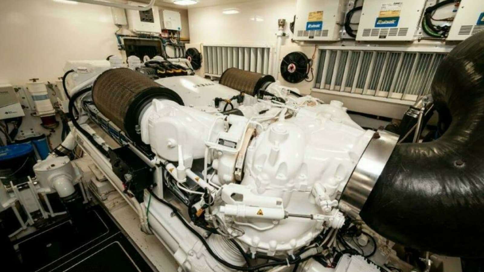 2012 76 Viking Sky Bridge Barefoot Drive Engine Room (1)