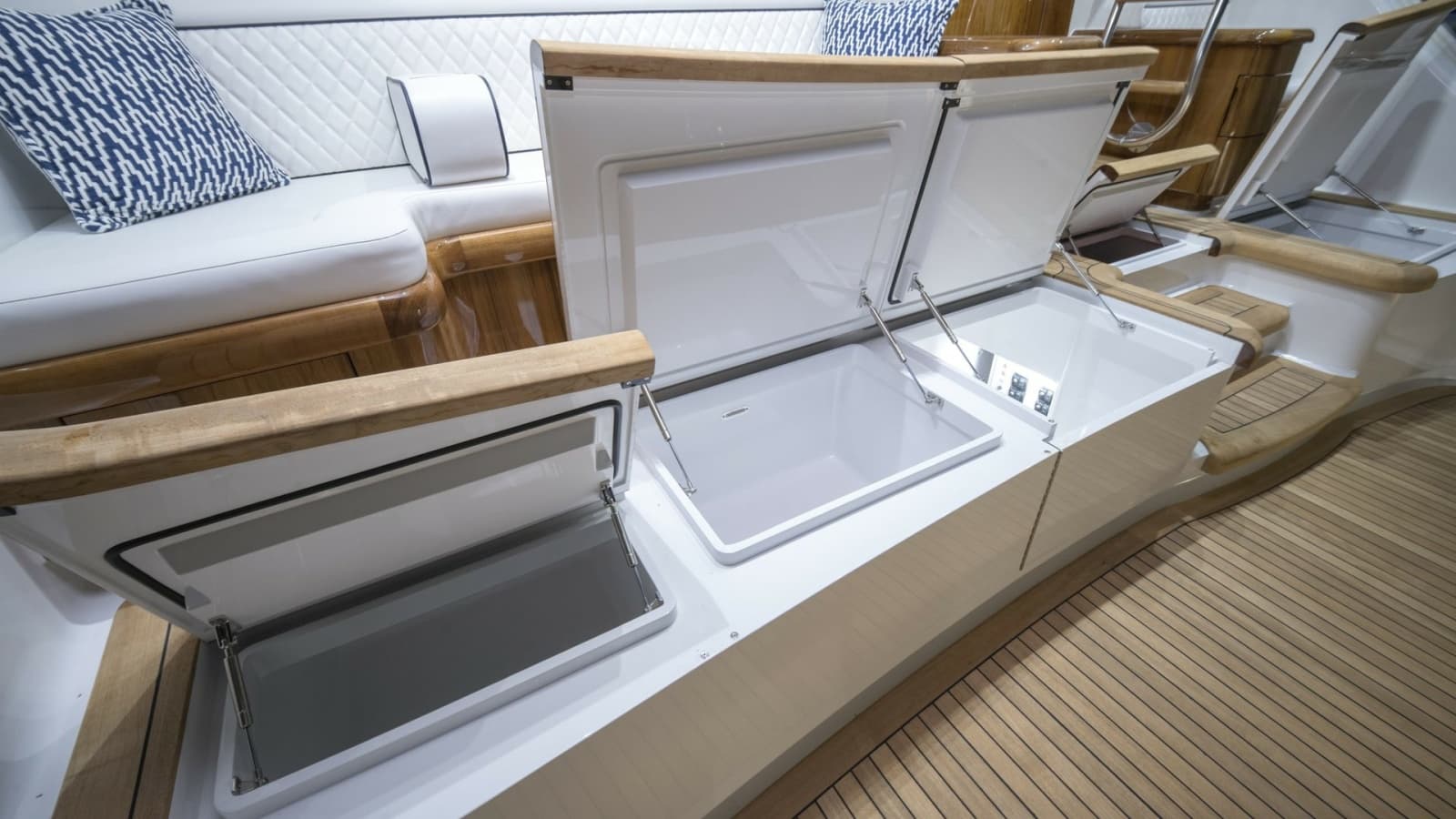 2026 Winter Custom Yachts 75 Open Convertible- MISS CARRIE- Cockpit
