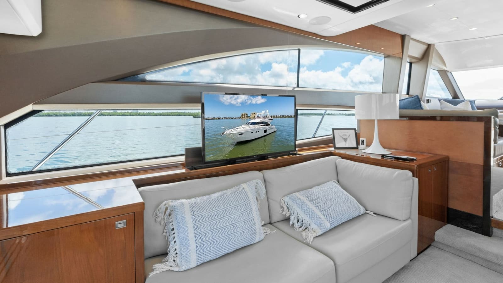 Salon with Panoramic Windows