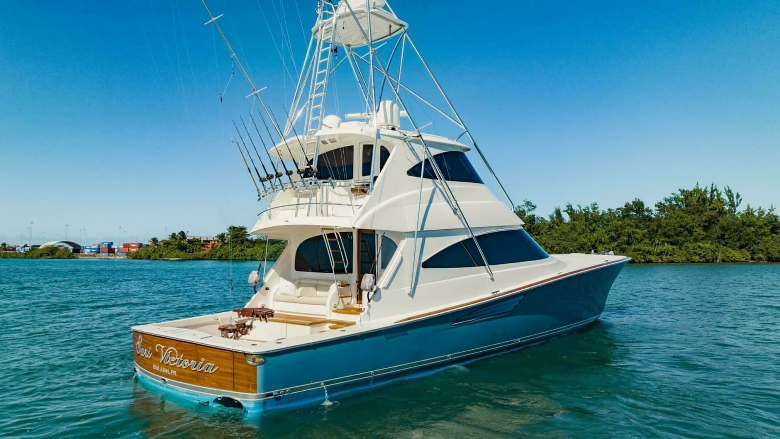 2020 Viking 72 Enclosed Bridge