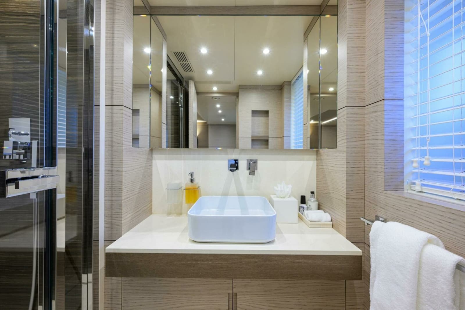 Benetti 132 - Cofina - Interior Head