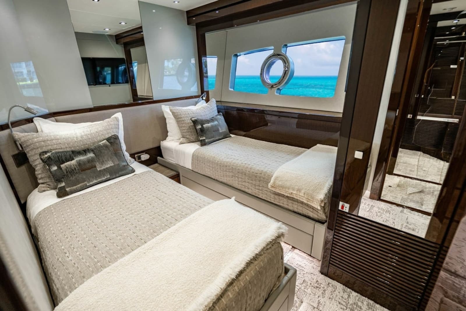 2019 Sunseeker 95 Motor Yacht