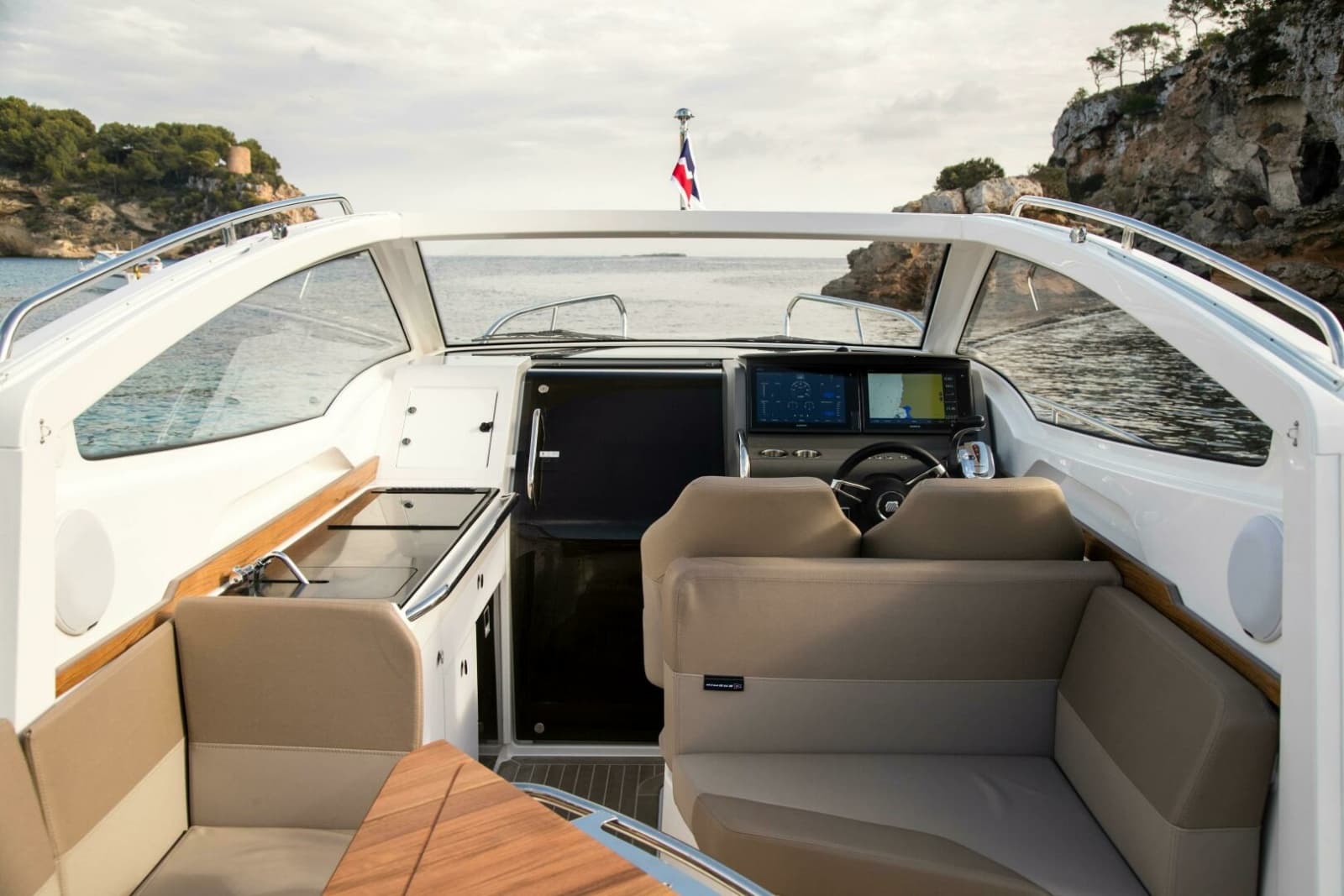 Nimbus Weekender 9 Aft Seating and Helm