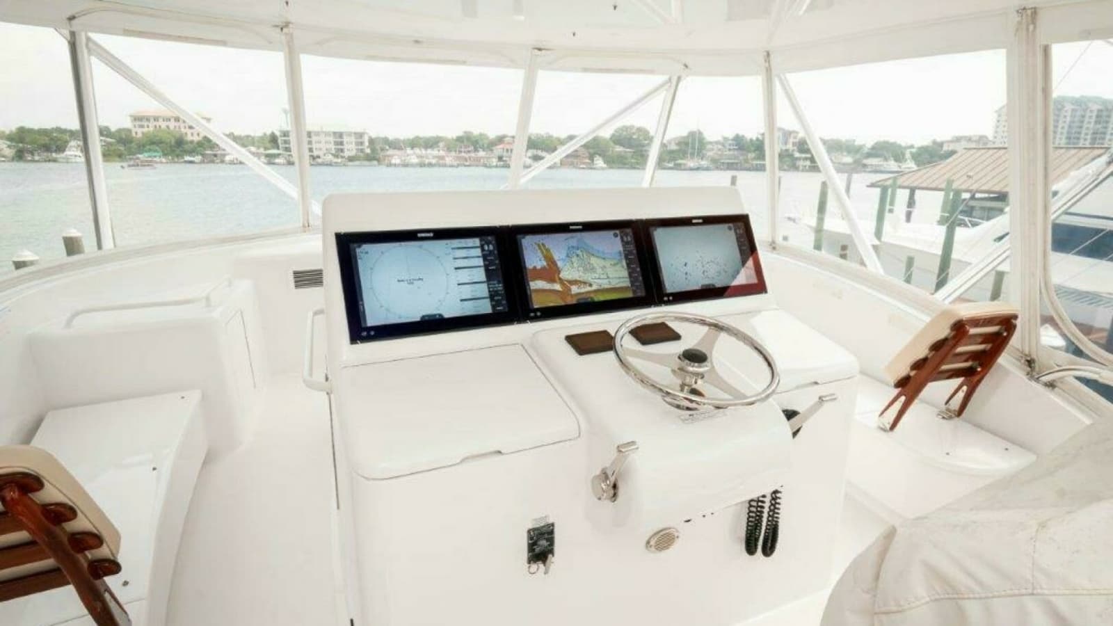 2016 Hatteras GT60 KNOT ON CALL Helm 3