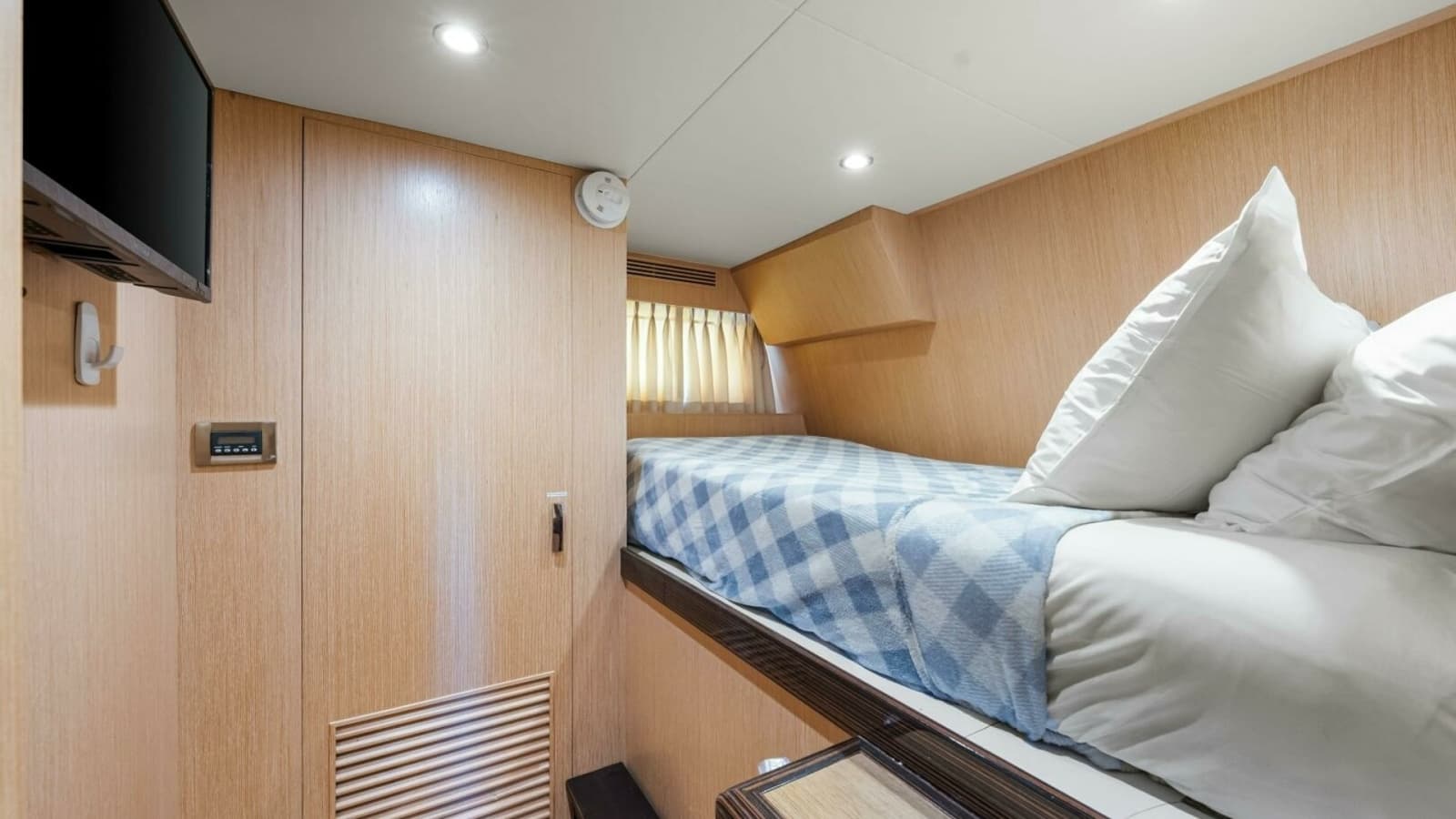 2010 83 Ocean Alexander Motor Yacht 'Relentless'