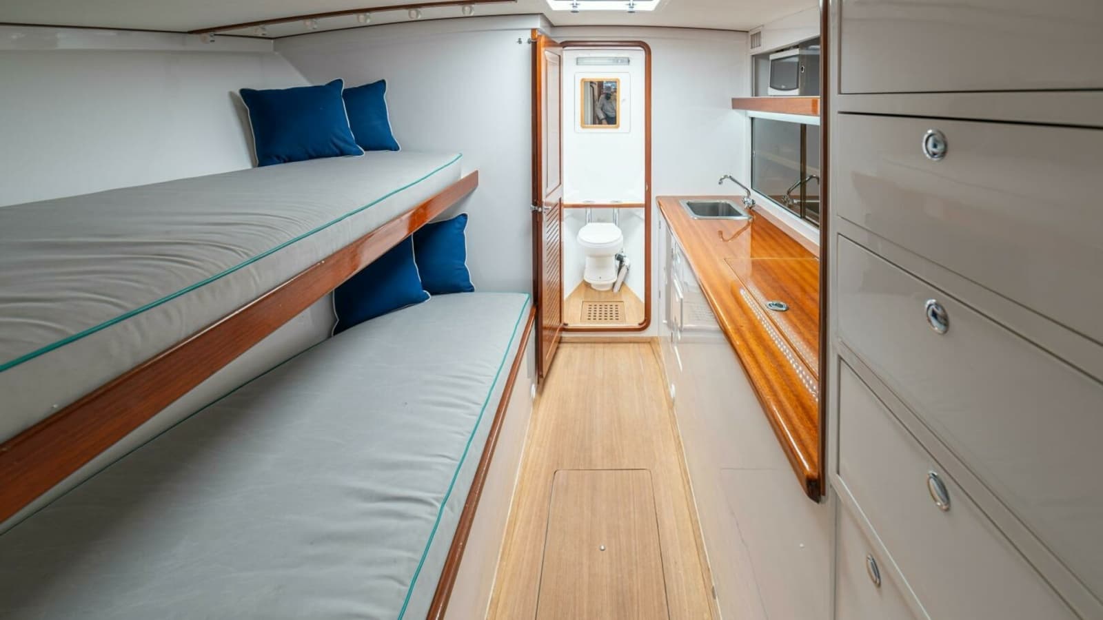 1991 Gamefisherman 40 Convertible "Sabe Nada" - stateroom