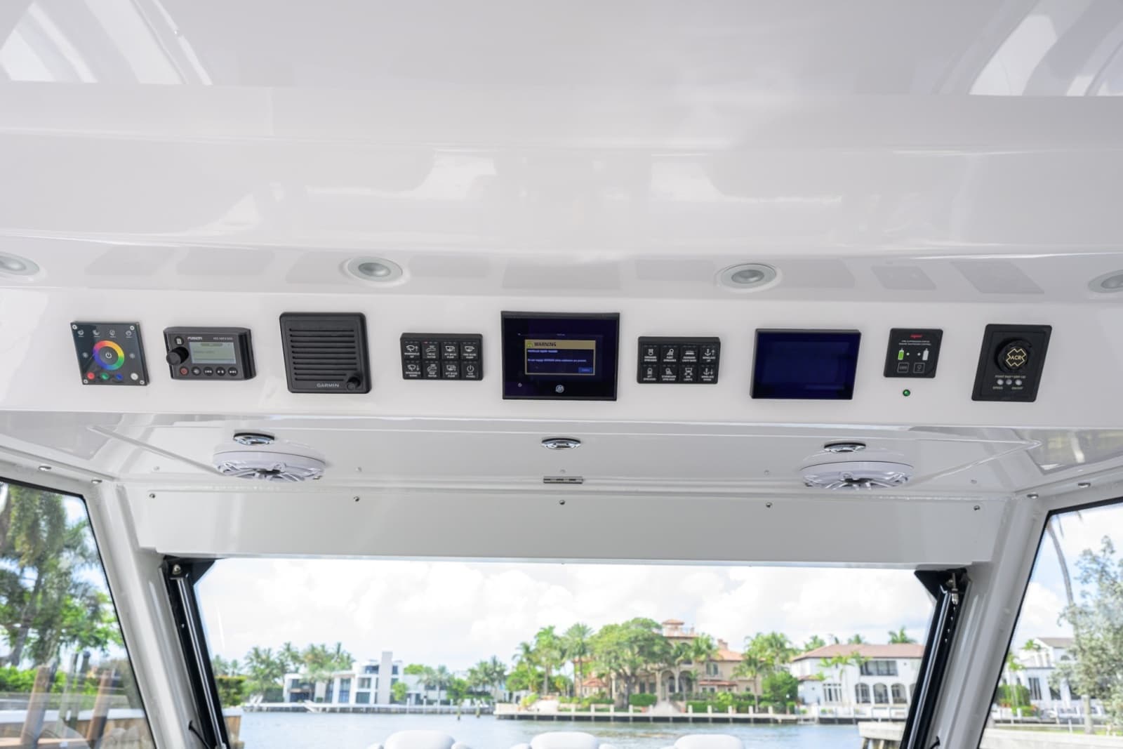 Everglades 45 GALLANT LADY - Overhead Electronics