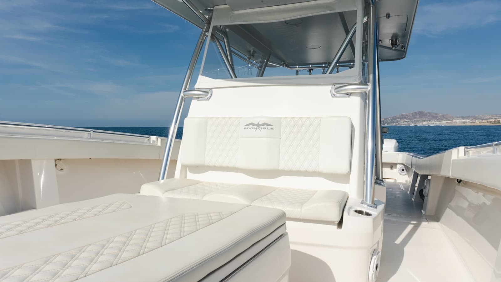 Forward Seating Area with T-Top