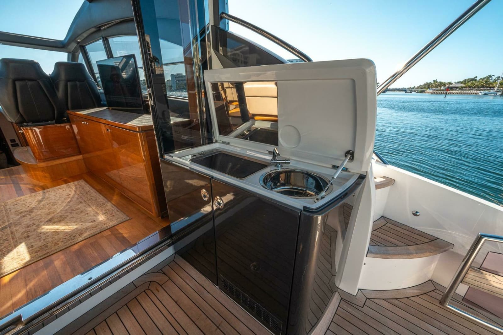 2016 Princess V48