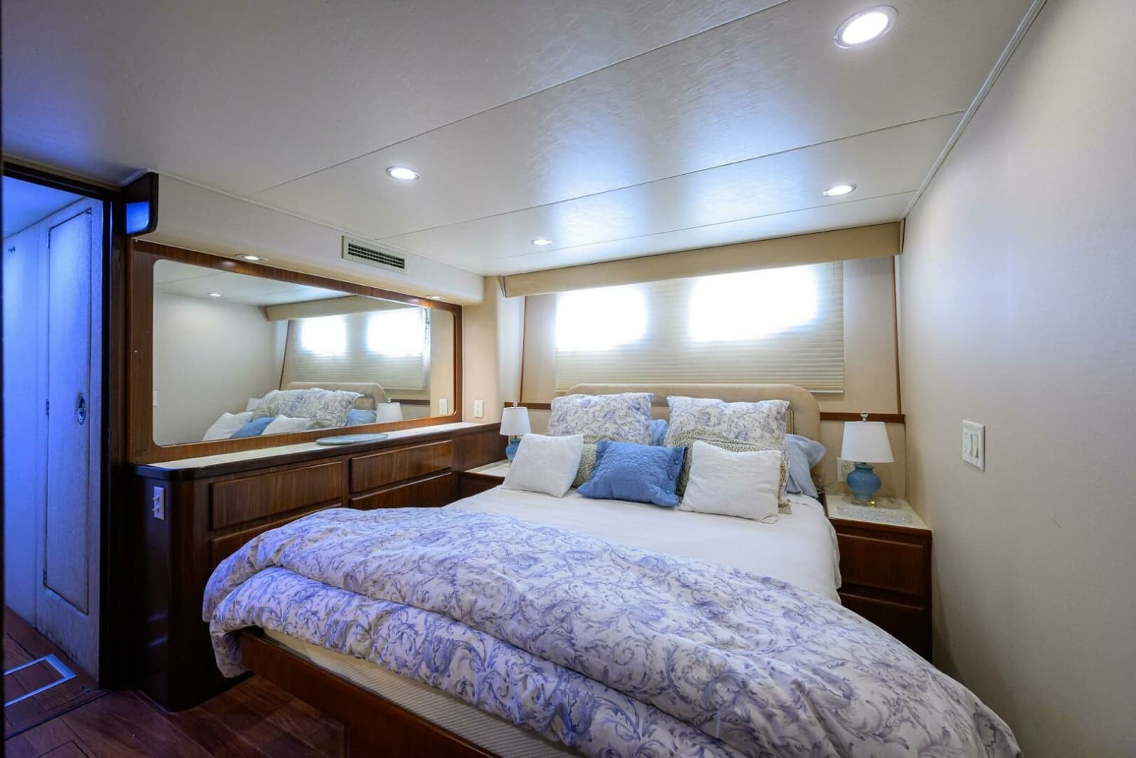 1991 Hatteras 78 Cockpit Motor Yacht
