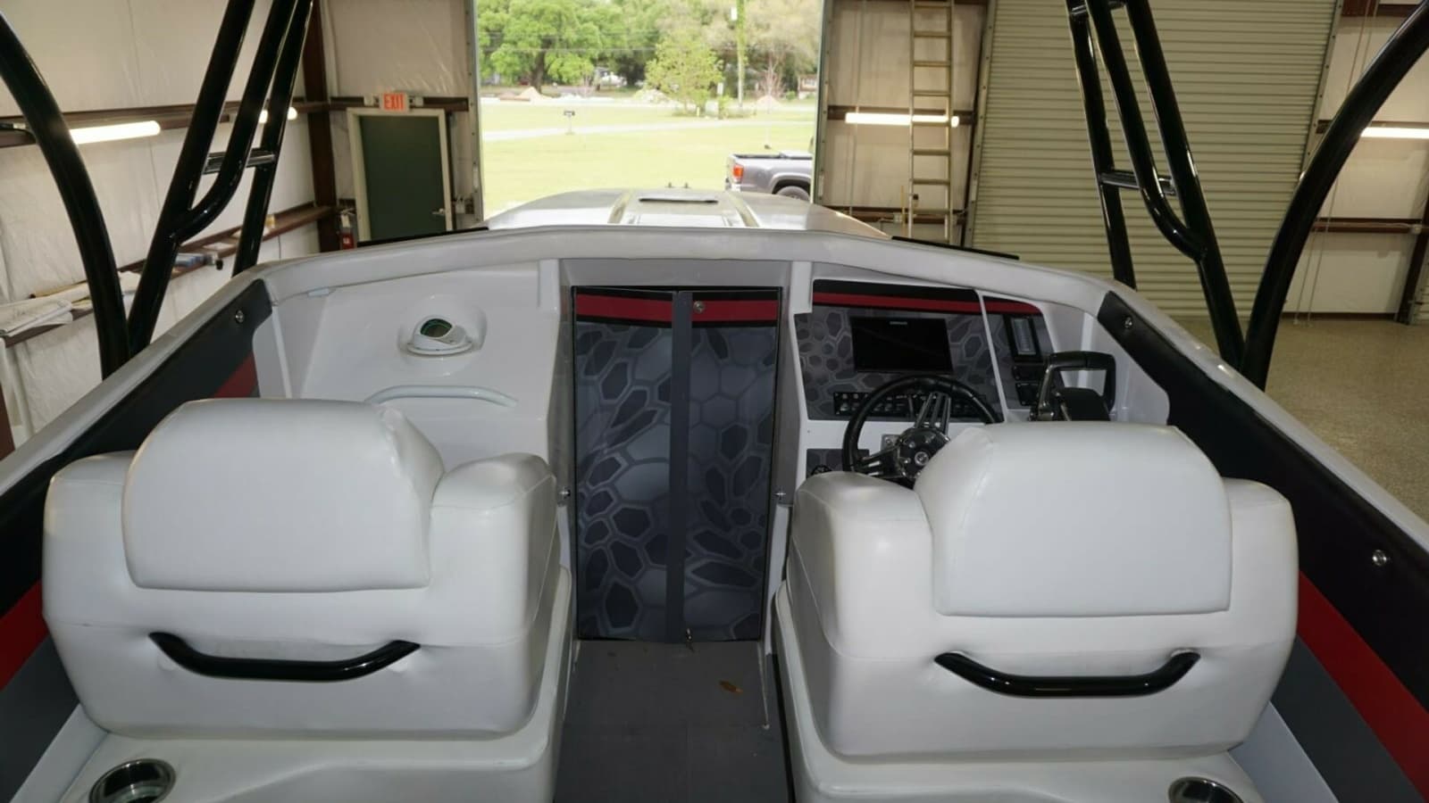 1998 32 Active Thunder 32 CC Ms. Rita Helm Seating (6)