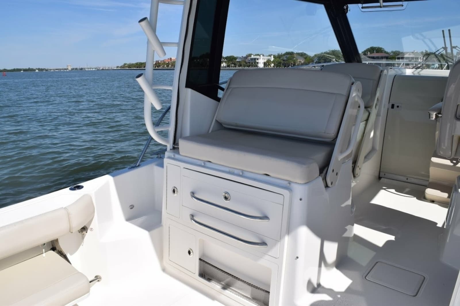 Boston Whaler 32 - SIP N SEA - Cockpit