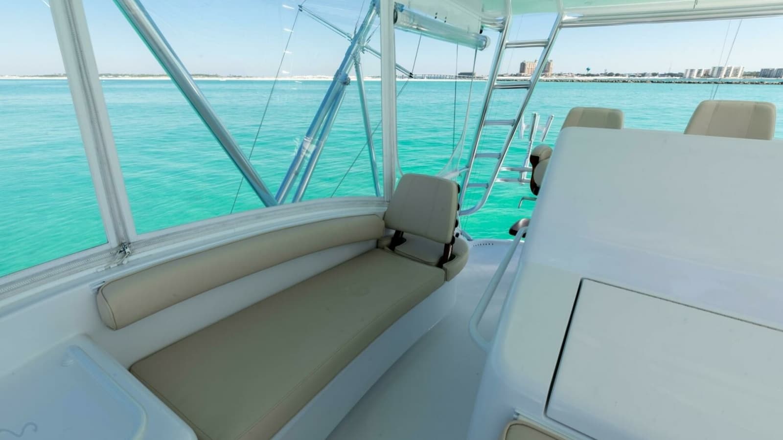 2016 Hatteras GT60 KNOT ON CALL Flybridge Seating 1
