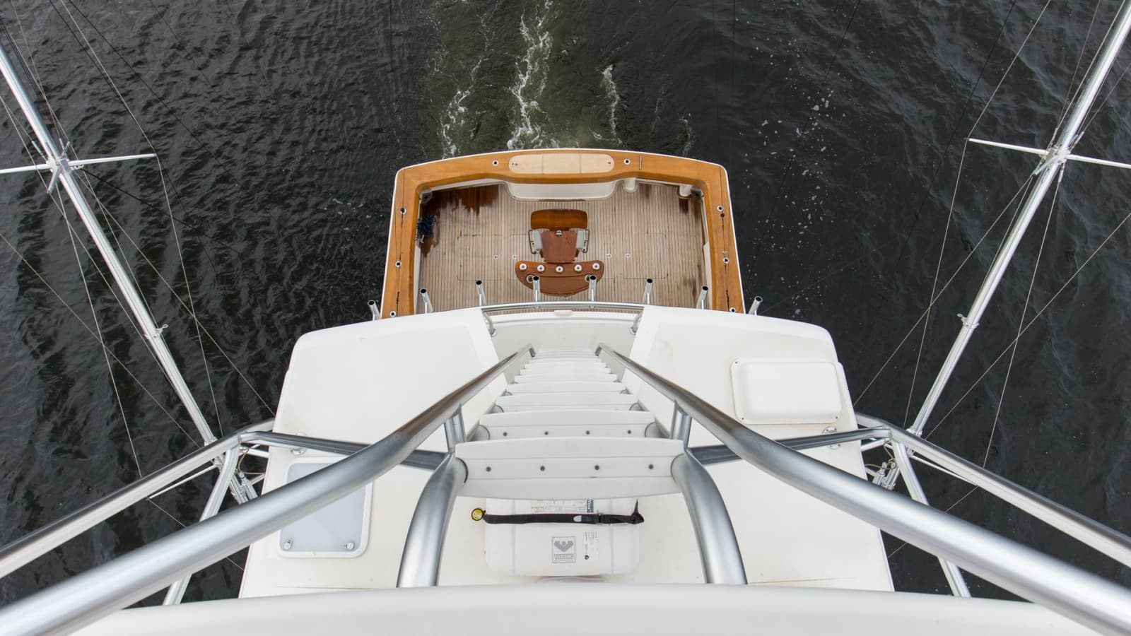 2007 74 Viking Enclosed Bridge Never Settle Tower (8)
