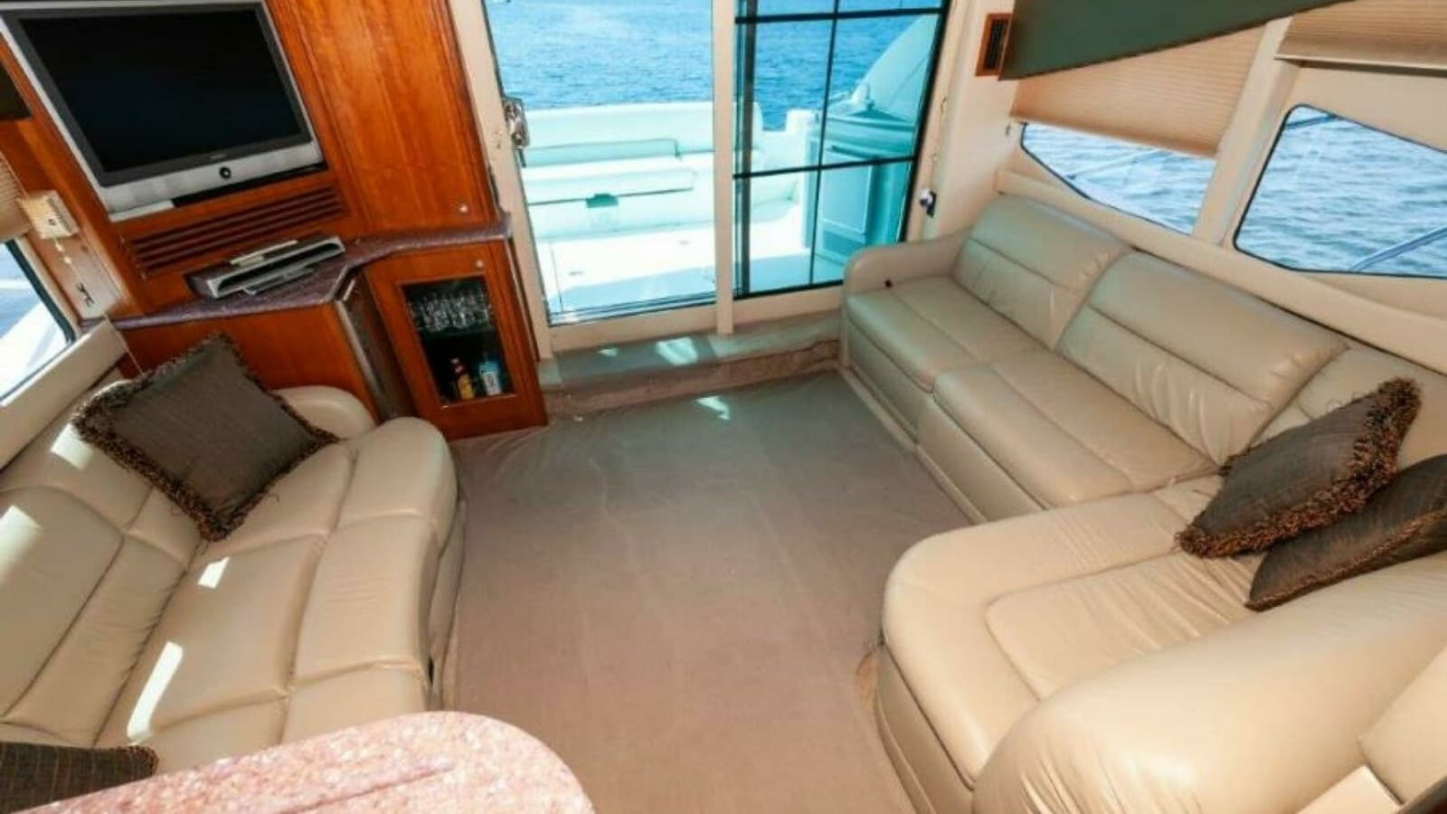 2006 47 Cruisers Salon