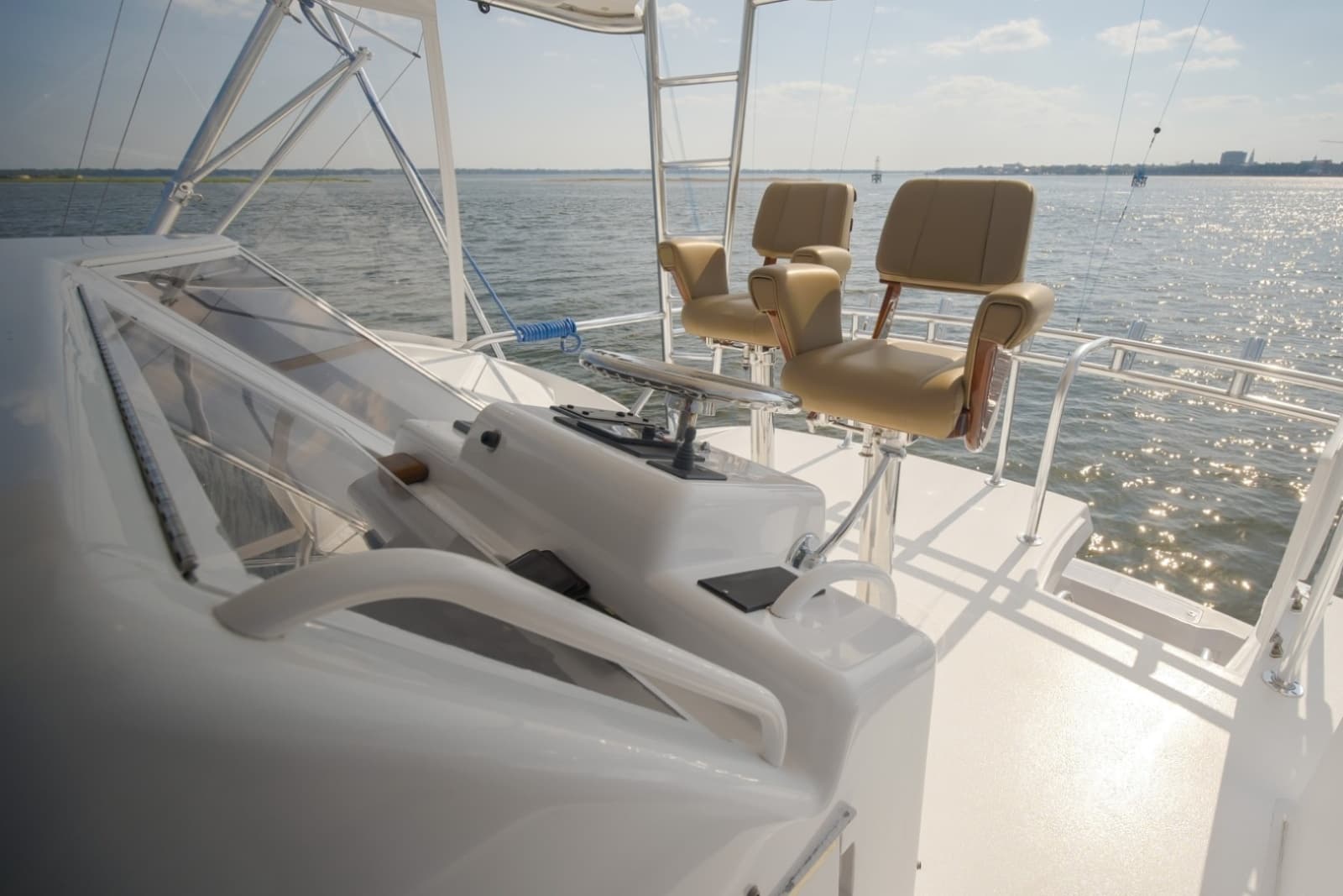 Hatteras 60 Reel Hook'Up - Exterior Flybridge