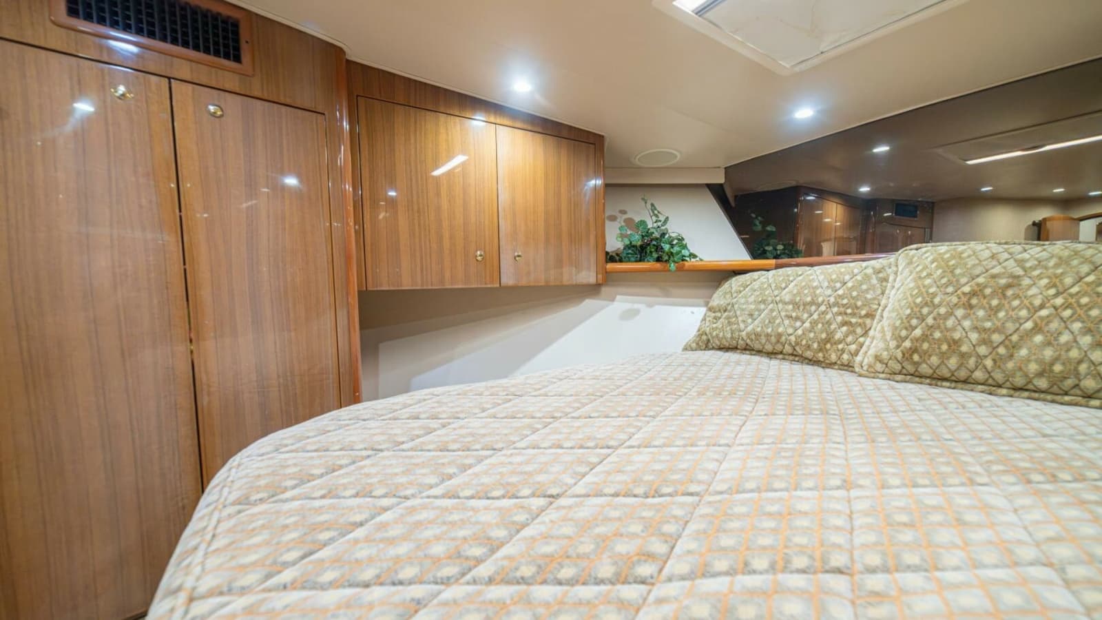 2006 Viking 56 "Scandaloso"