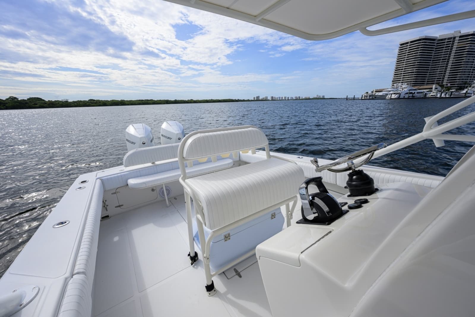Jupiter 31 Helm Seat