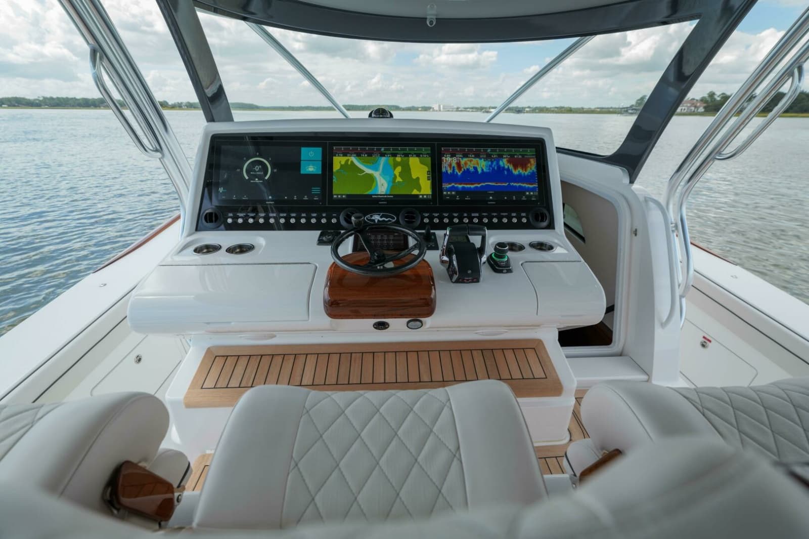 Valhalla 55 - Lucky 24 IV - Helm Station Electronics