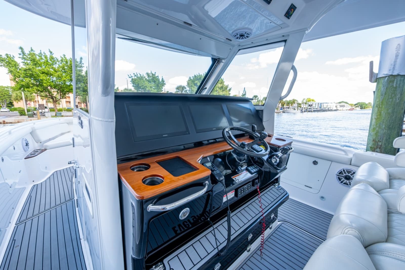 2020 Everglades 395 Center Console