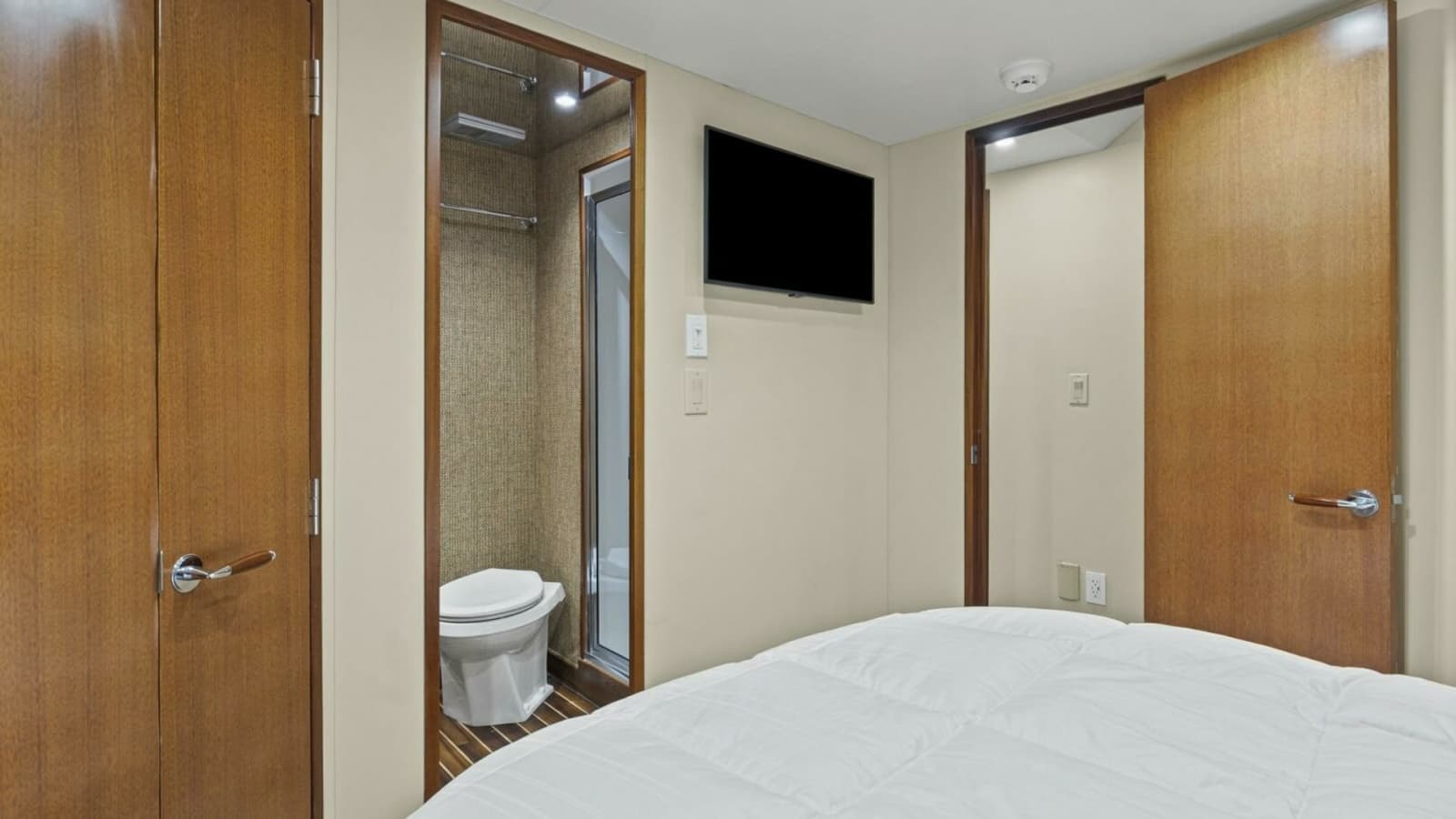 2008 60 Hatteras Blacksmith Master Stateroom (2)