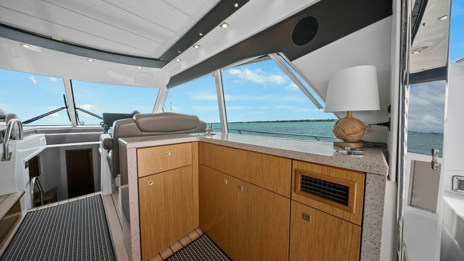 2014 Cruisers Yachts 48 Cantius