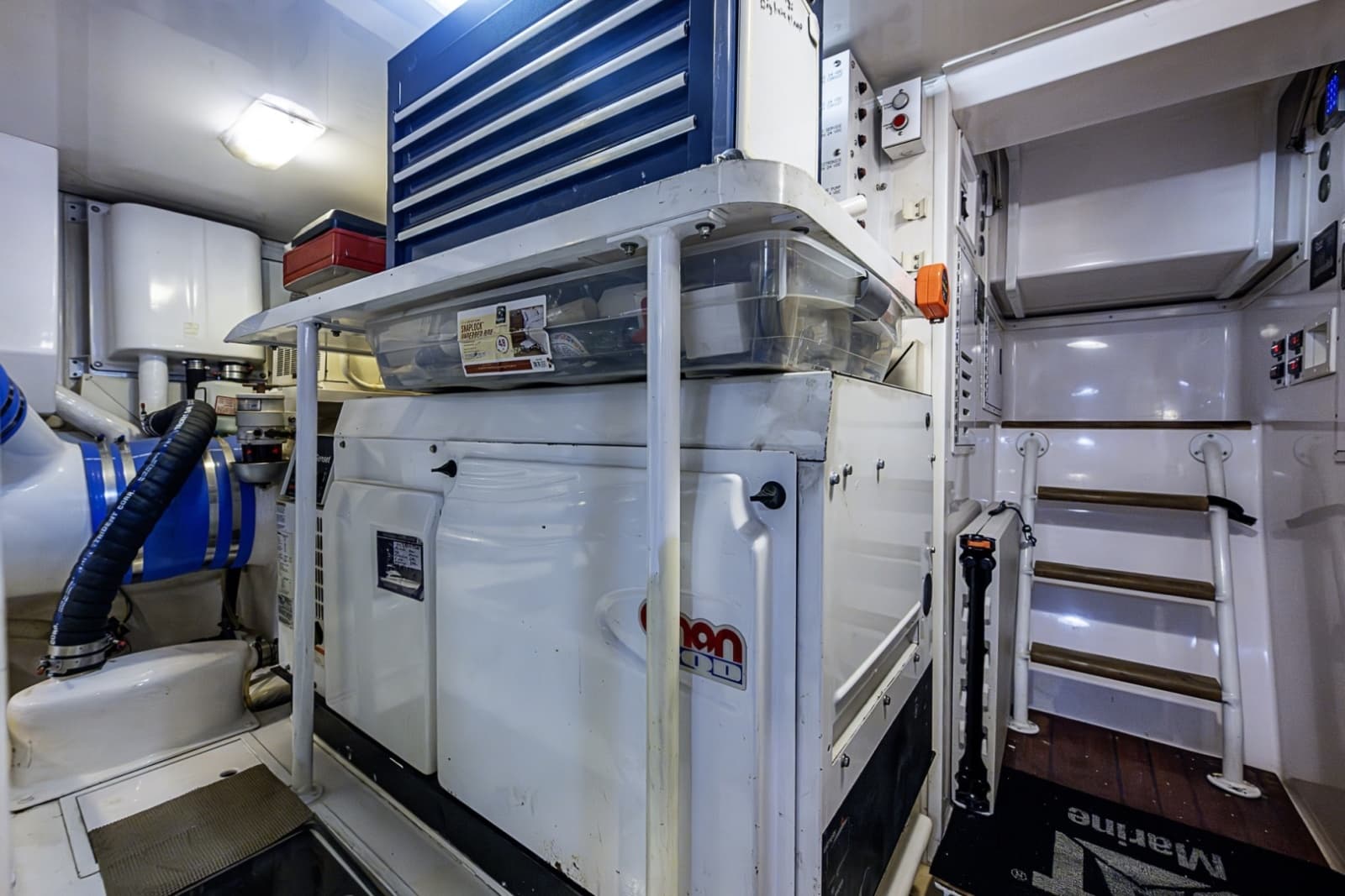 Viking 64 BIG BLUE - Engine Room