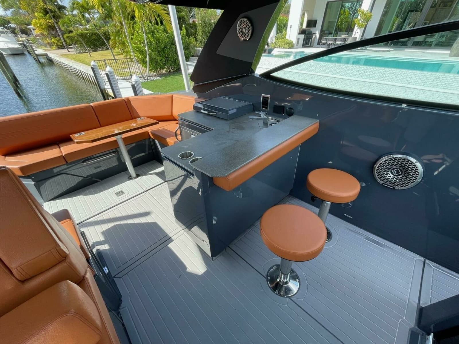 Cruisers Yachts 38 GLS -