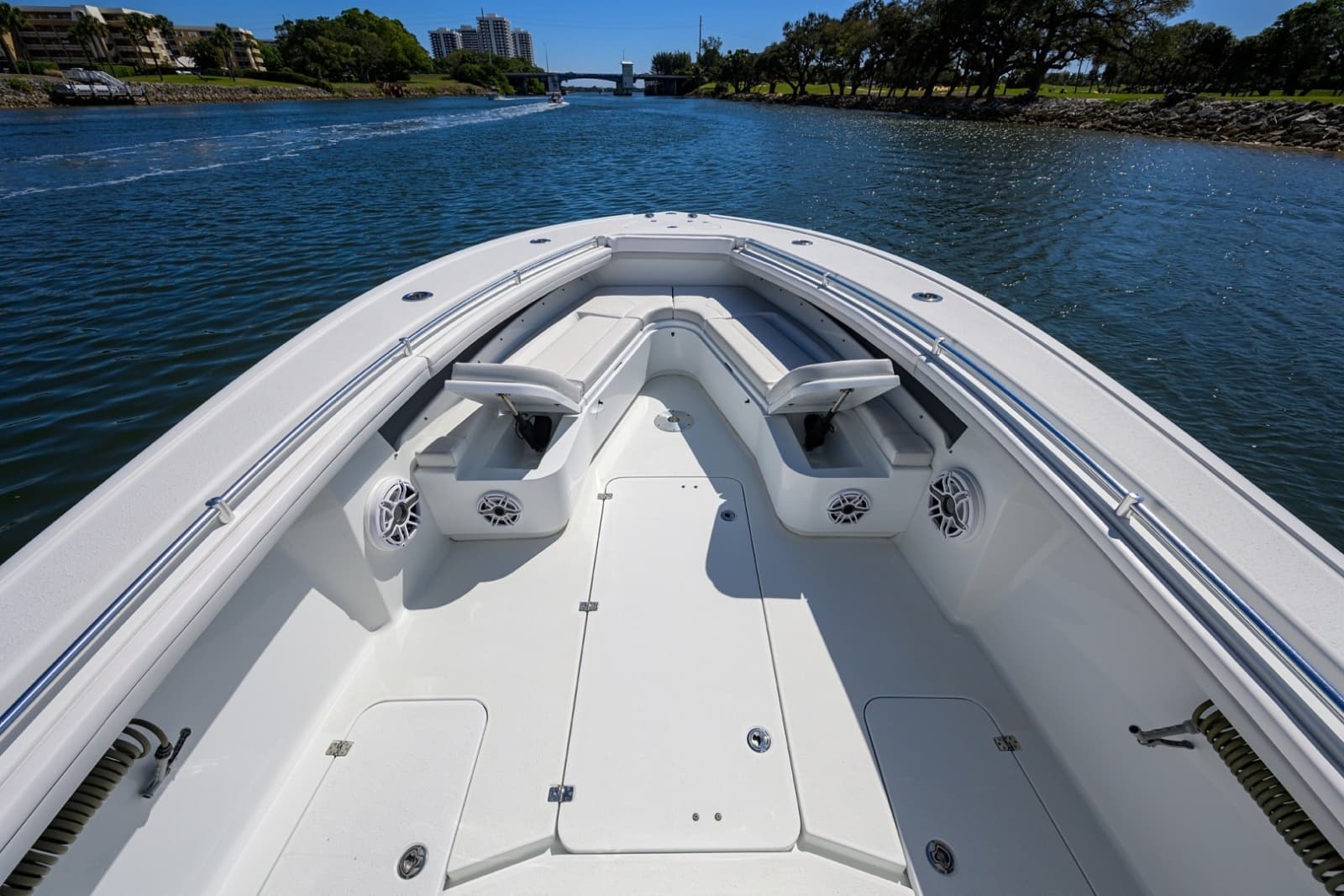 Yellowfin 34 - Bow