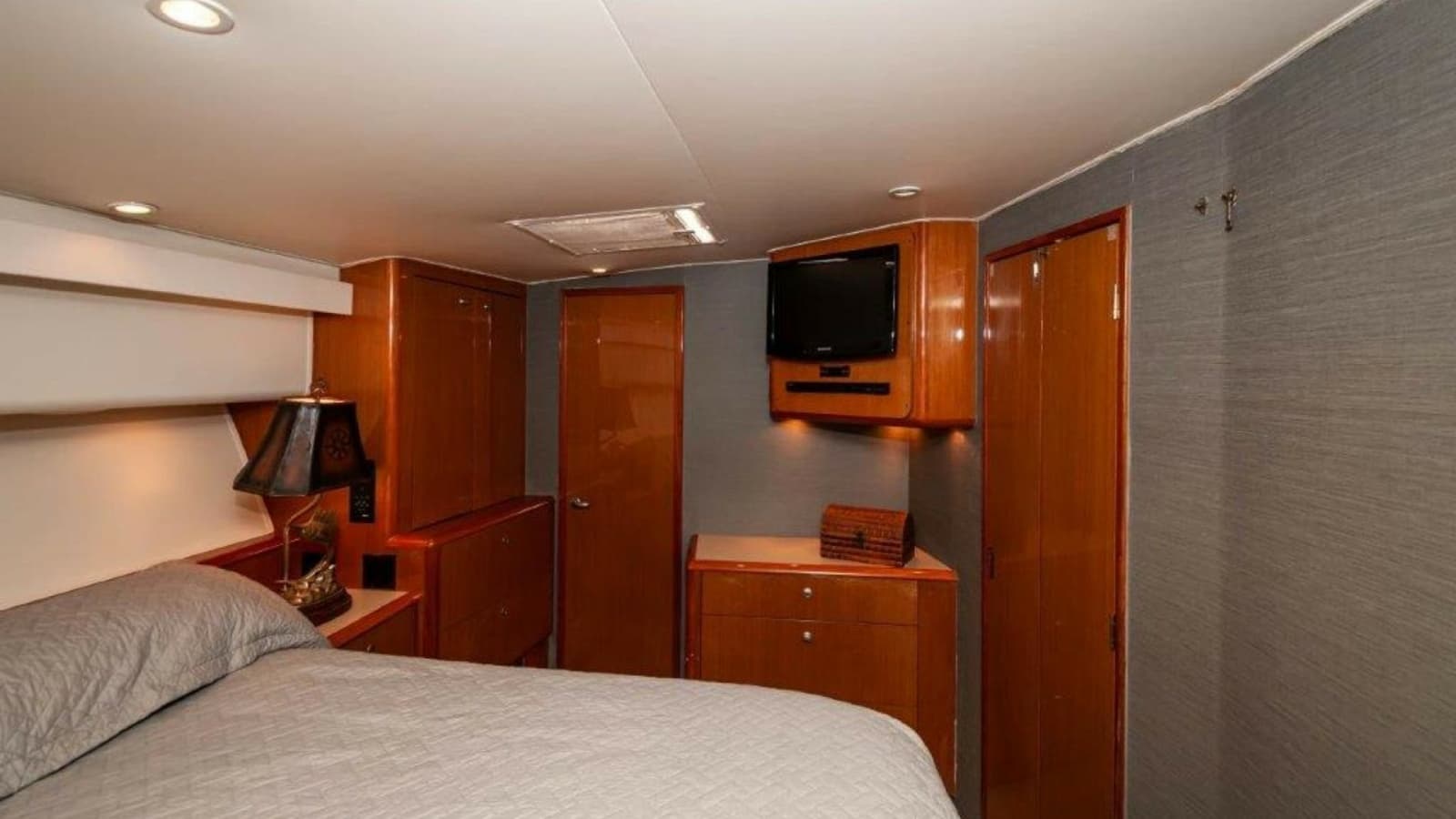 2001 61 Viking Convertible Ellie B Master Stateroom