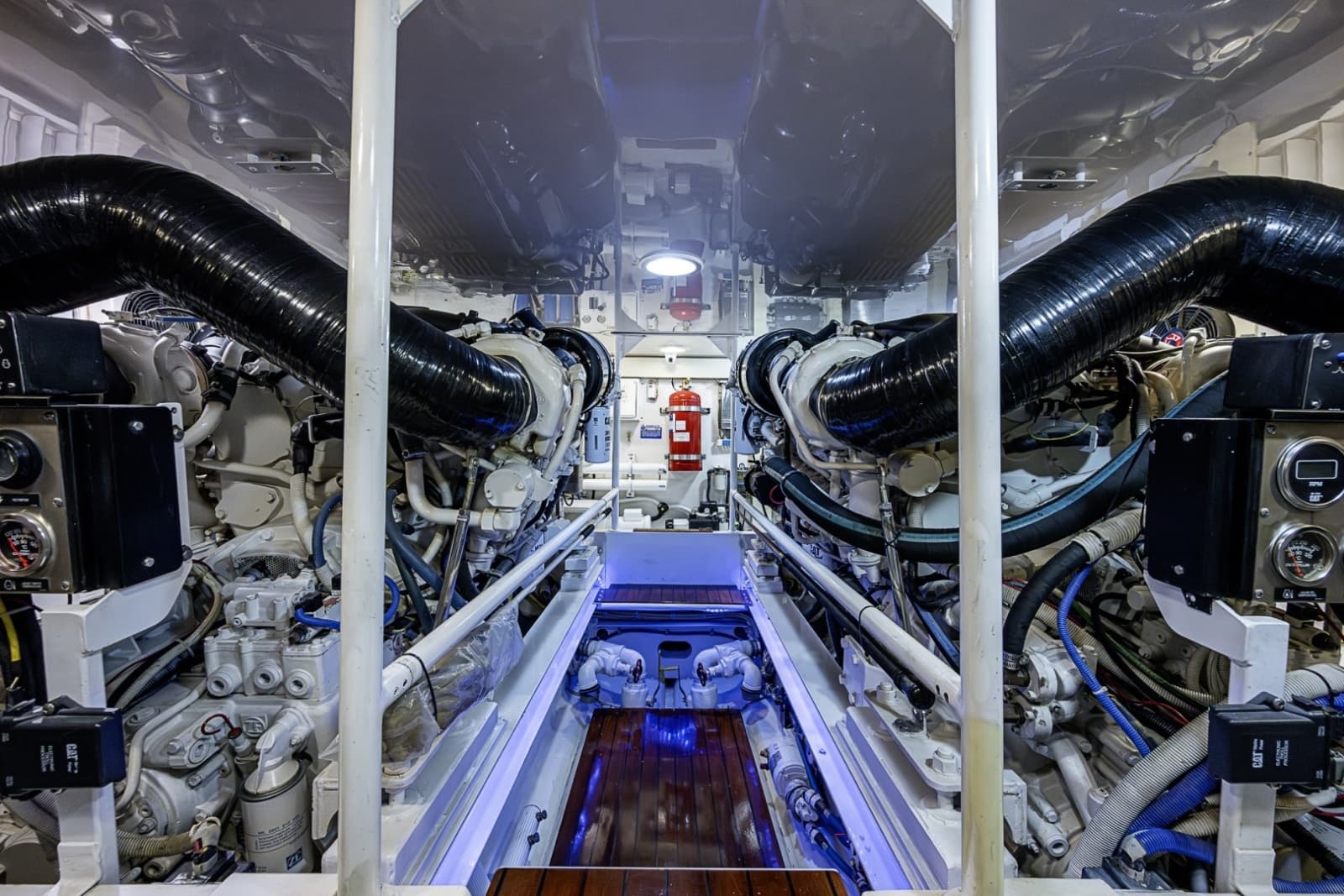 Viking 64 BIG BLUE - Engine Room