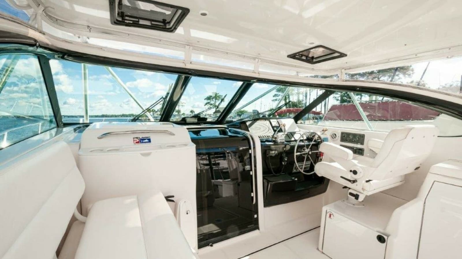 2003 Tiara Yachts 4200 Open Kingfisher Helm 7