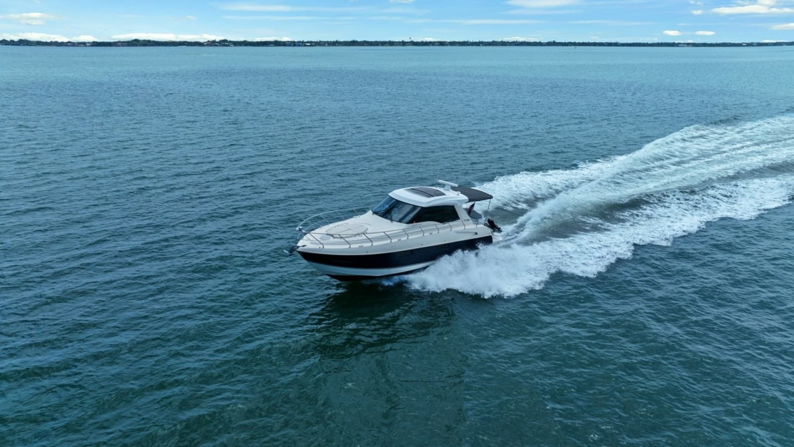 2014 Cruisers Yachts 48 Cantius