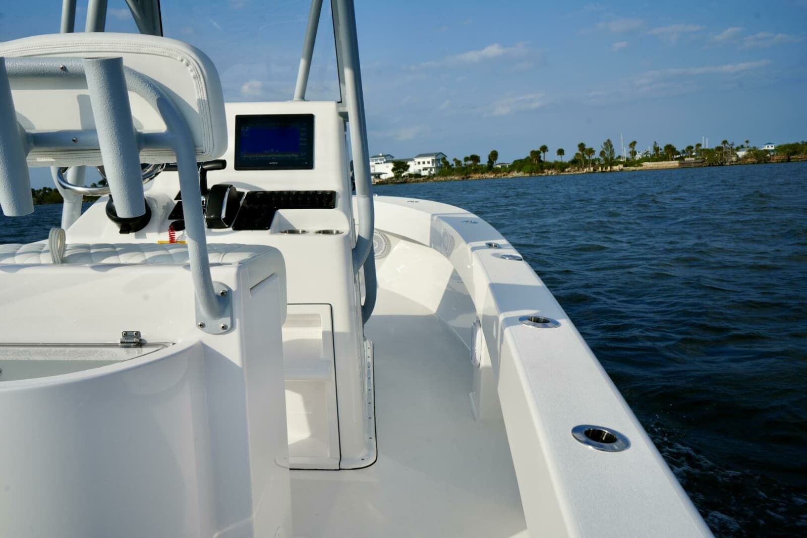 Reef Runner 23 - Deck Equipment