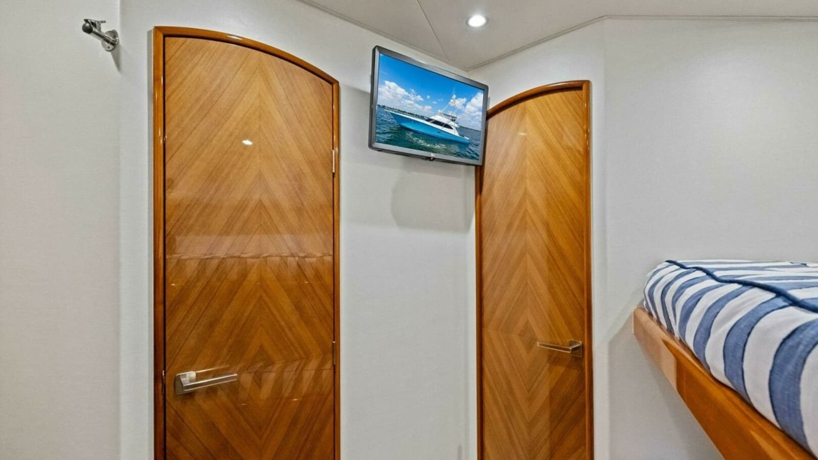 2012 82 Viking Convertible - Lady Di