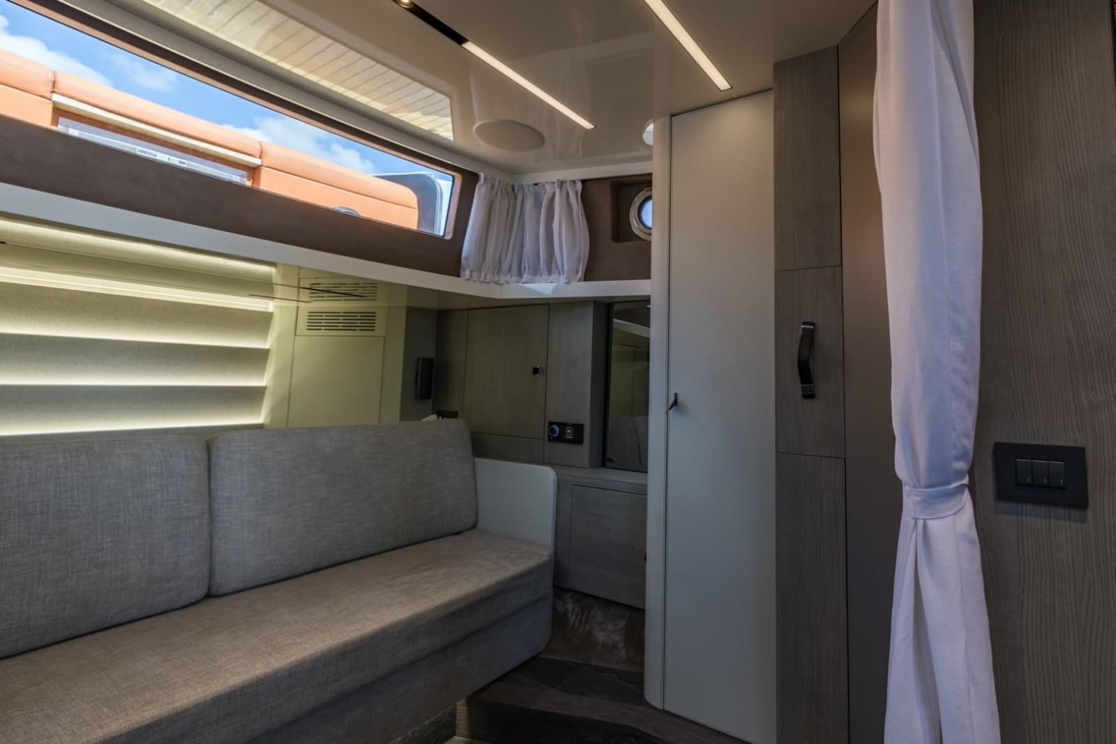 2022 Cranchi A46 Luxury Tender