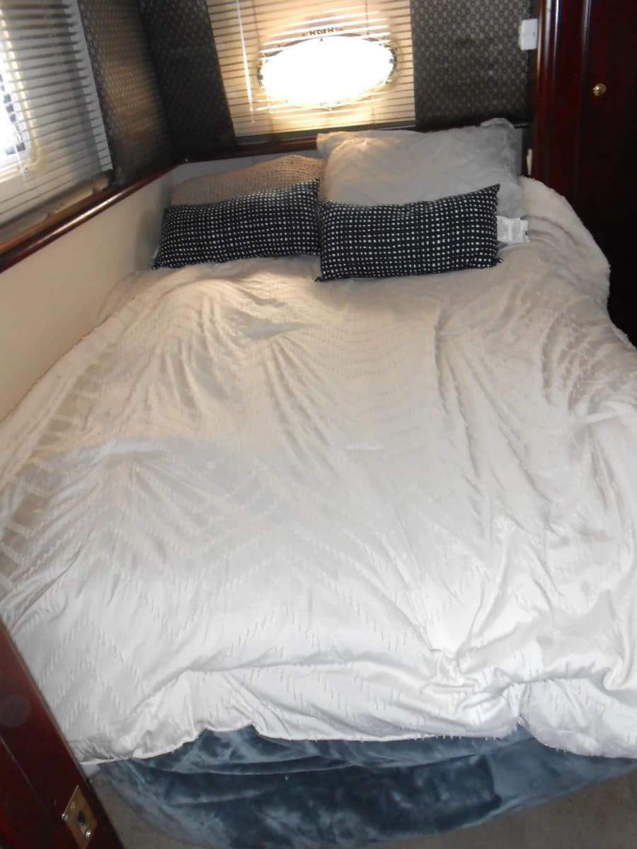 1999 Silverton 352 MY