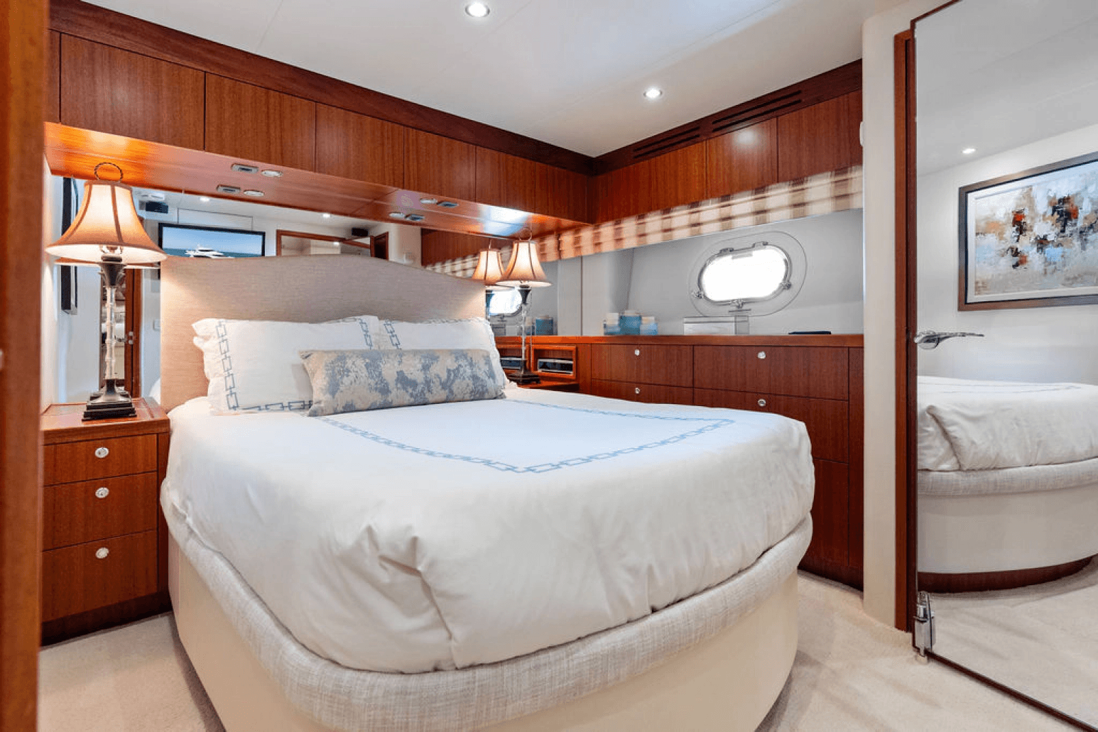2013 Hatteras 80 Motor Yacht