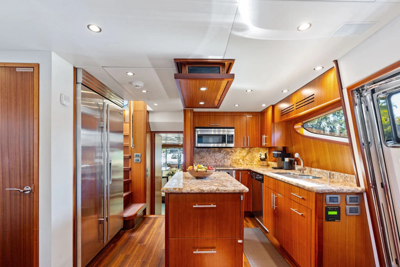 2013 Hatteras 80 Motor Yacht