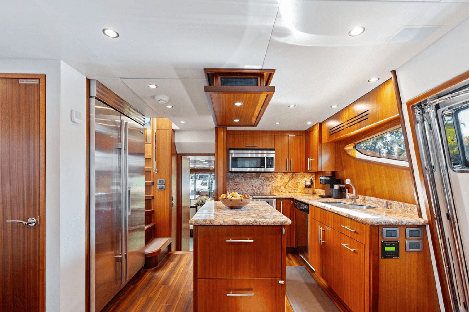 2013 Hatteras 80 Motor Yacht