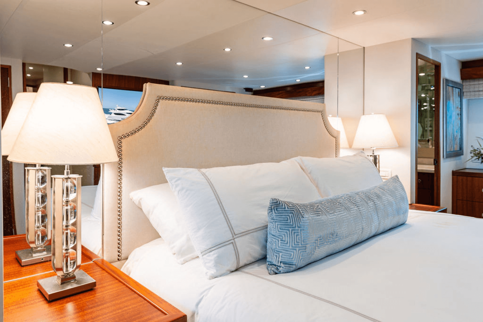 2013 Hatteras 80 Motor Yacht
