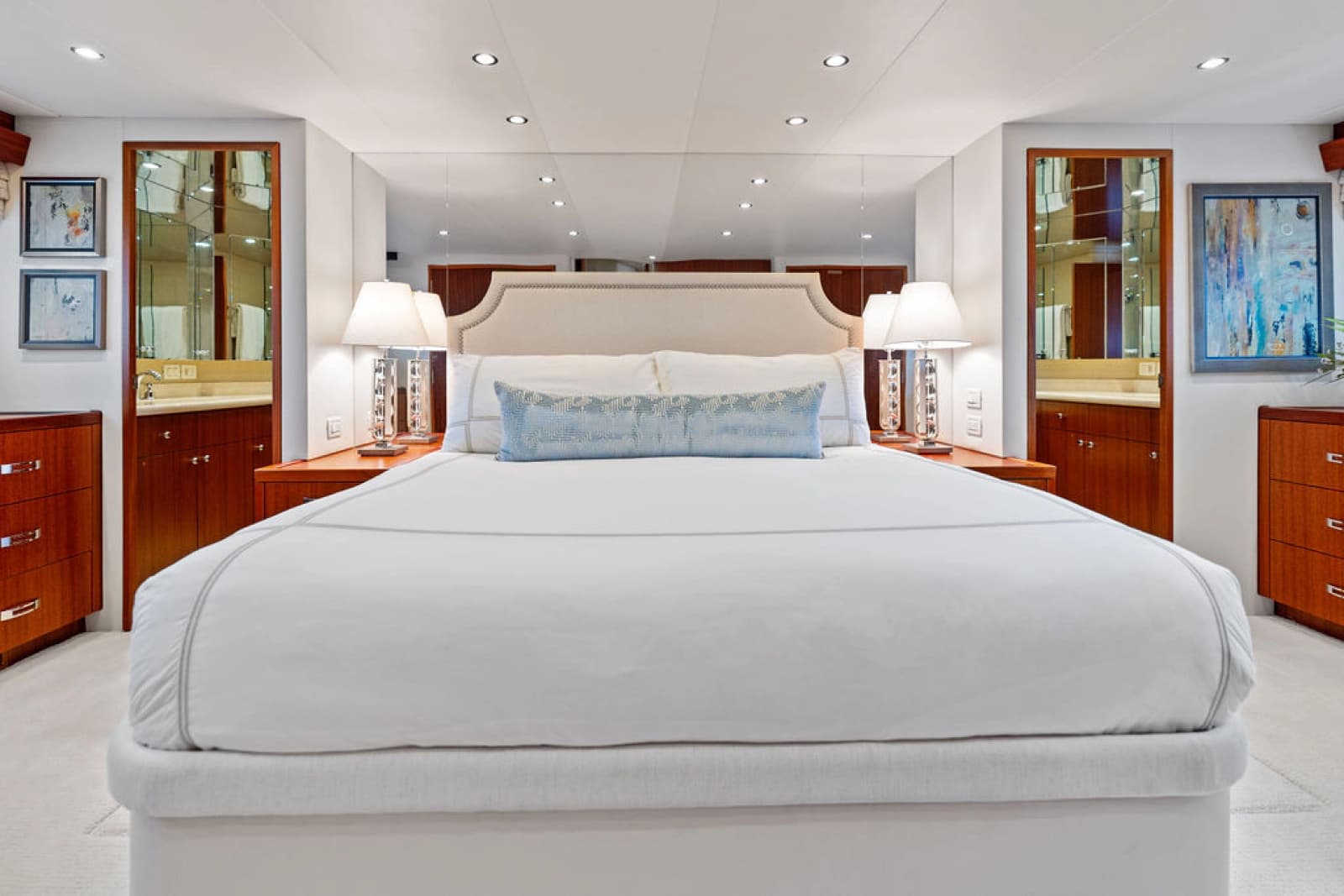 2013 Hatteras 80 Motor Yacht