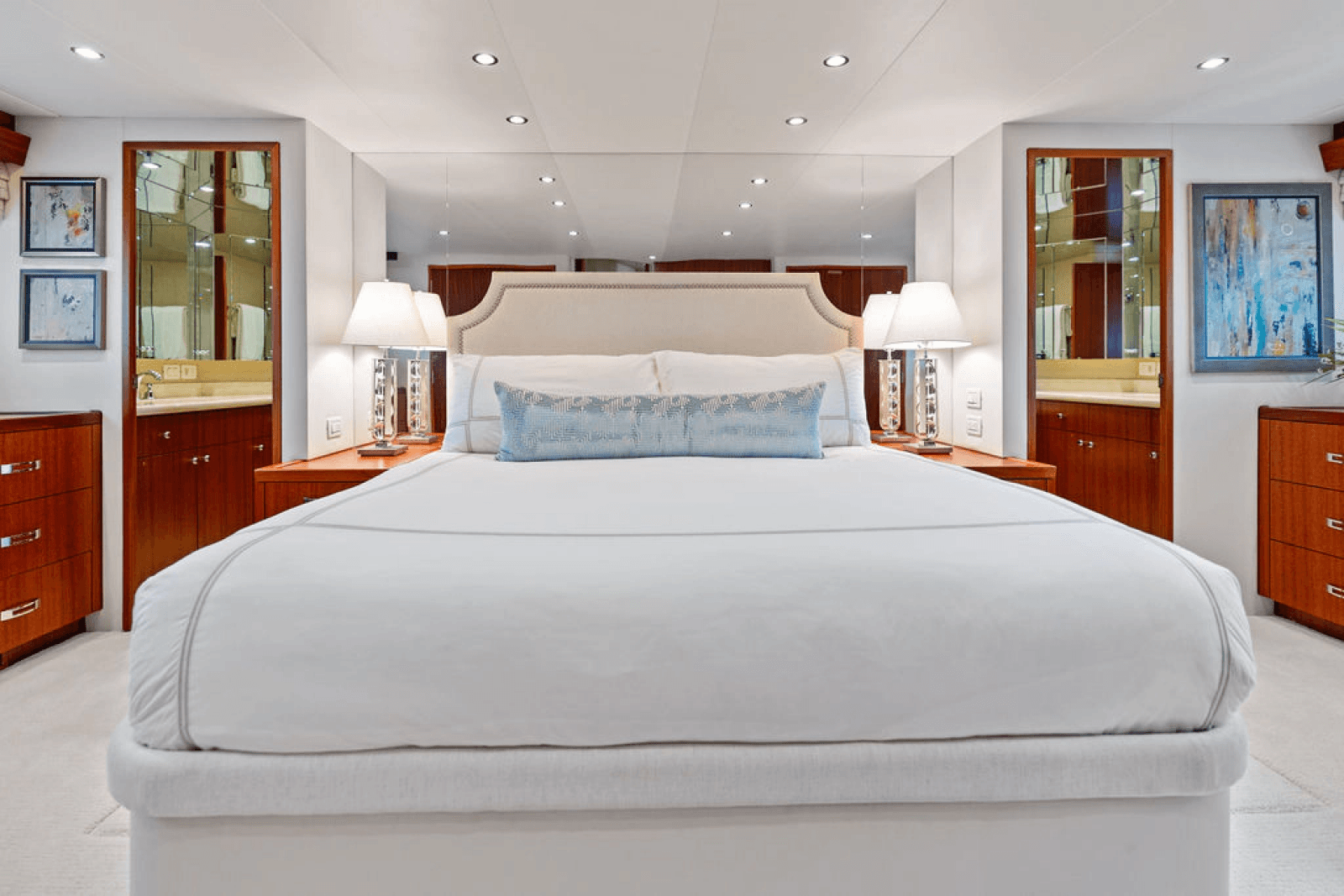 2013 Hatteras 80 Motor Yacht