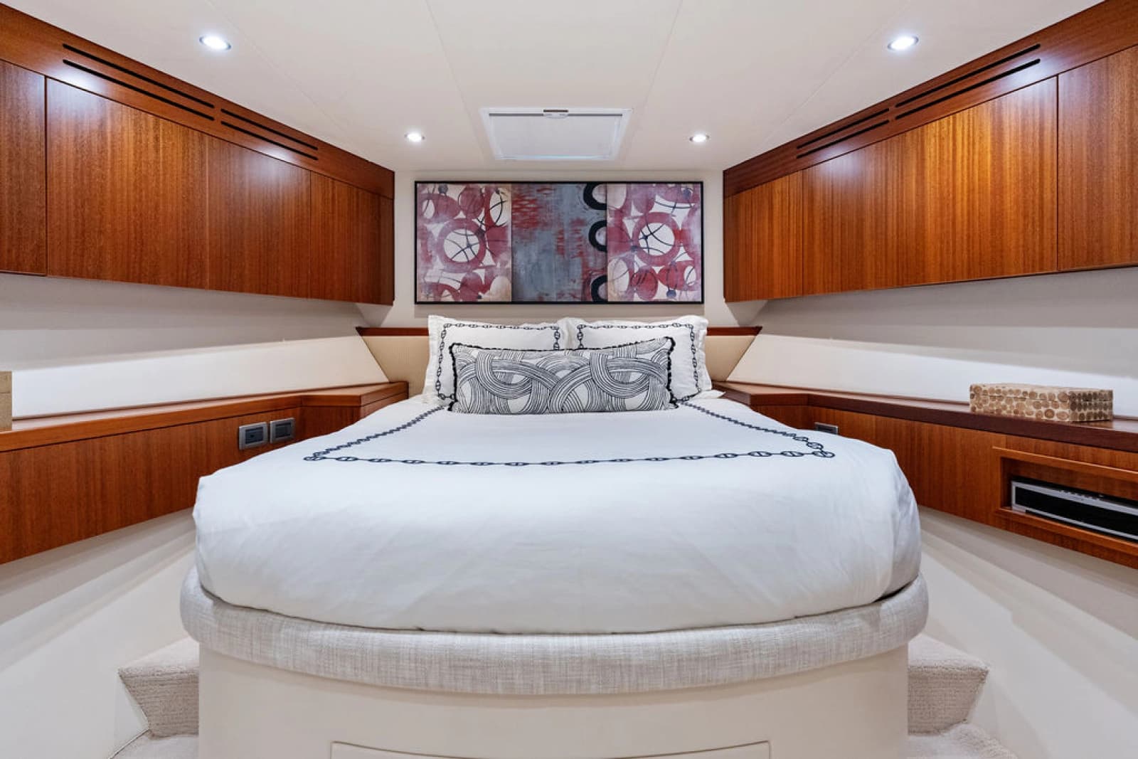 2013 Hatteras 80 Motor Yacht